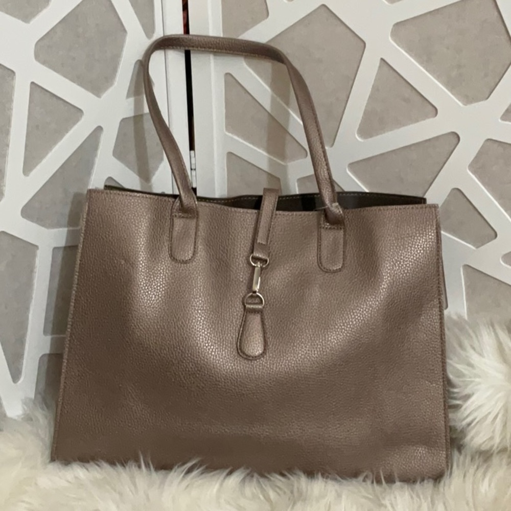 Taupe pebble tote - Picture 1 of 4